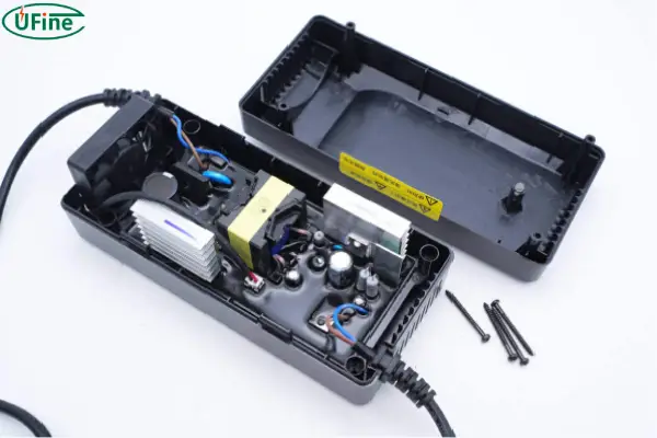 24v battery charger structure