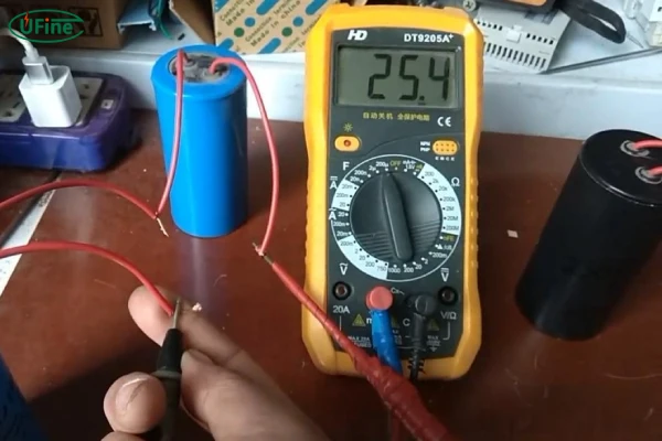 check battery with multimeter