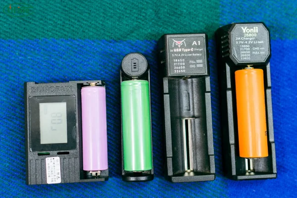 how to choose a suitable 3.7v 18650 battery charger