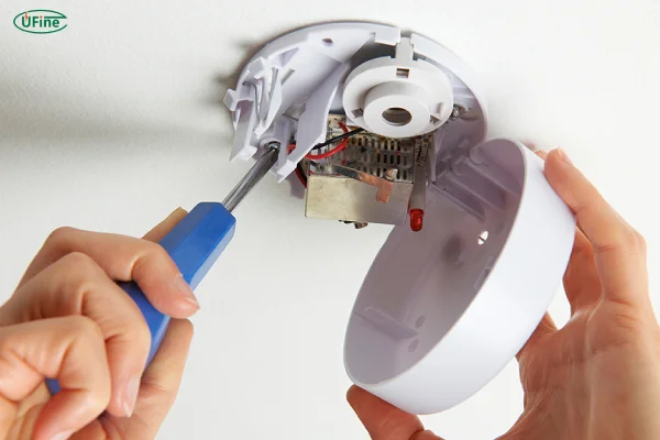 how to replace the fire detector battery