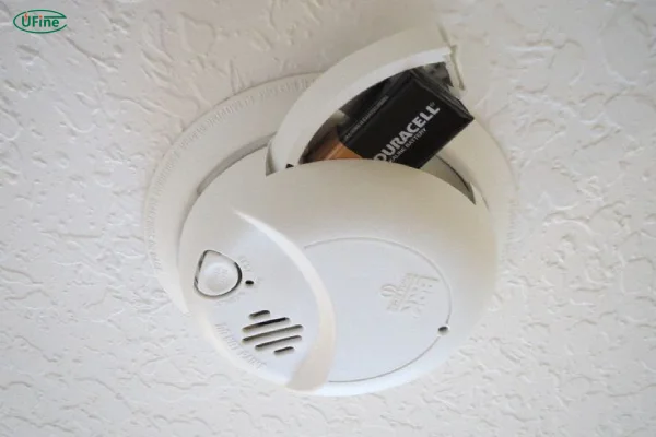 what battery does a fire detector use