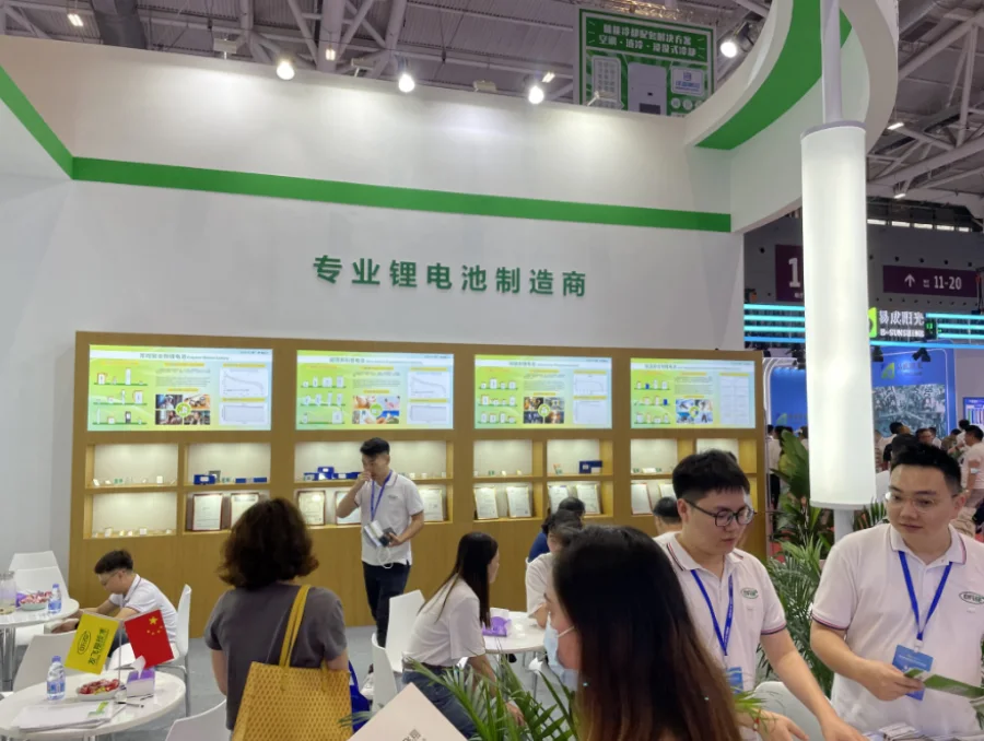 customers visit ufine booth