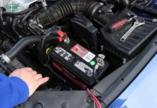 how many amps does a typical car battery have