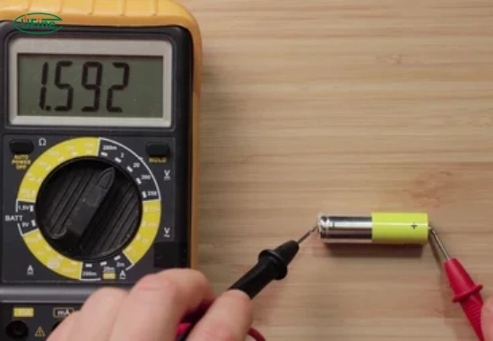 how to check the voltage of a triple a battery